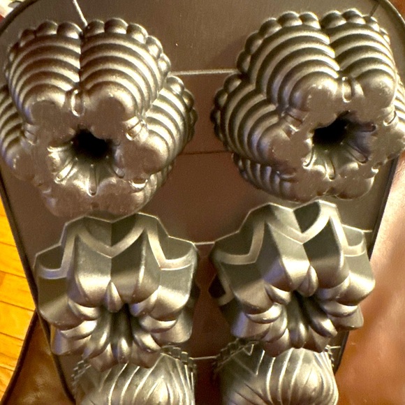 Nordic Ware Multi Mini Bundt Cakelet Pan 3D 6 baking Cast Aluminum Non-stick - Picture 4 of 4